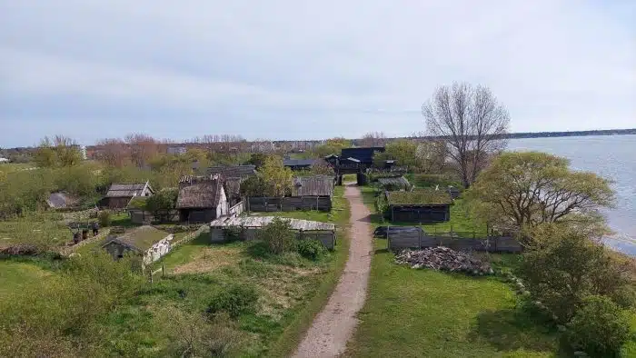 Bilde fra vikinglandsbyen i Foteviken, Danmark.