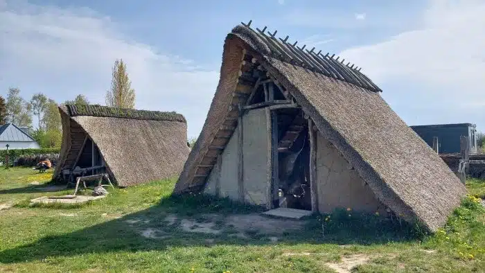 Bilde fra vikinglandsbyen i Ladby, Danmark.